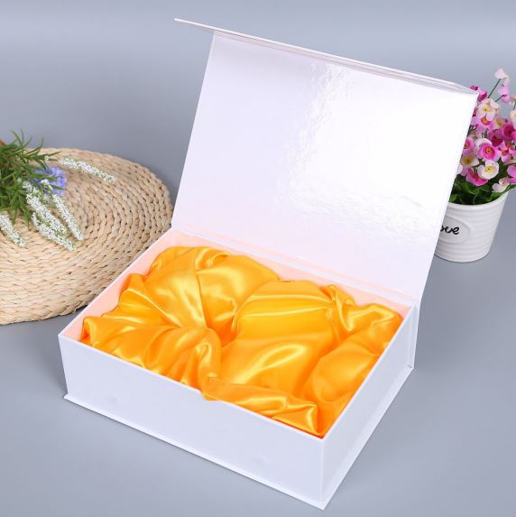 Luxury Book Shape Black Rigid Cardboard Skincare Packaging Box With Magnetic Button Luxury Book Shape Black Rigid Cardboard Skincare Packaging Box With Magnetic Button